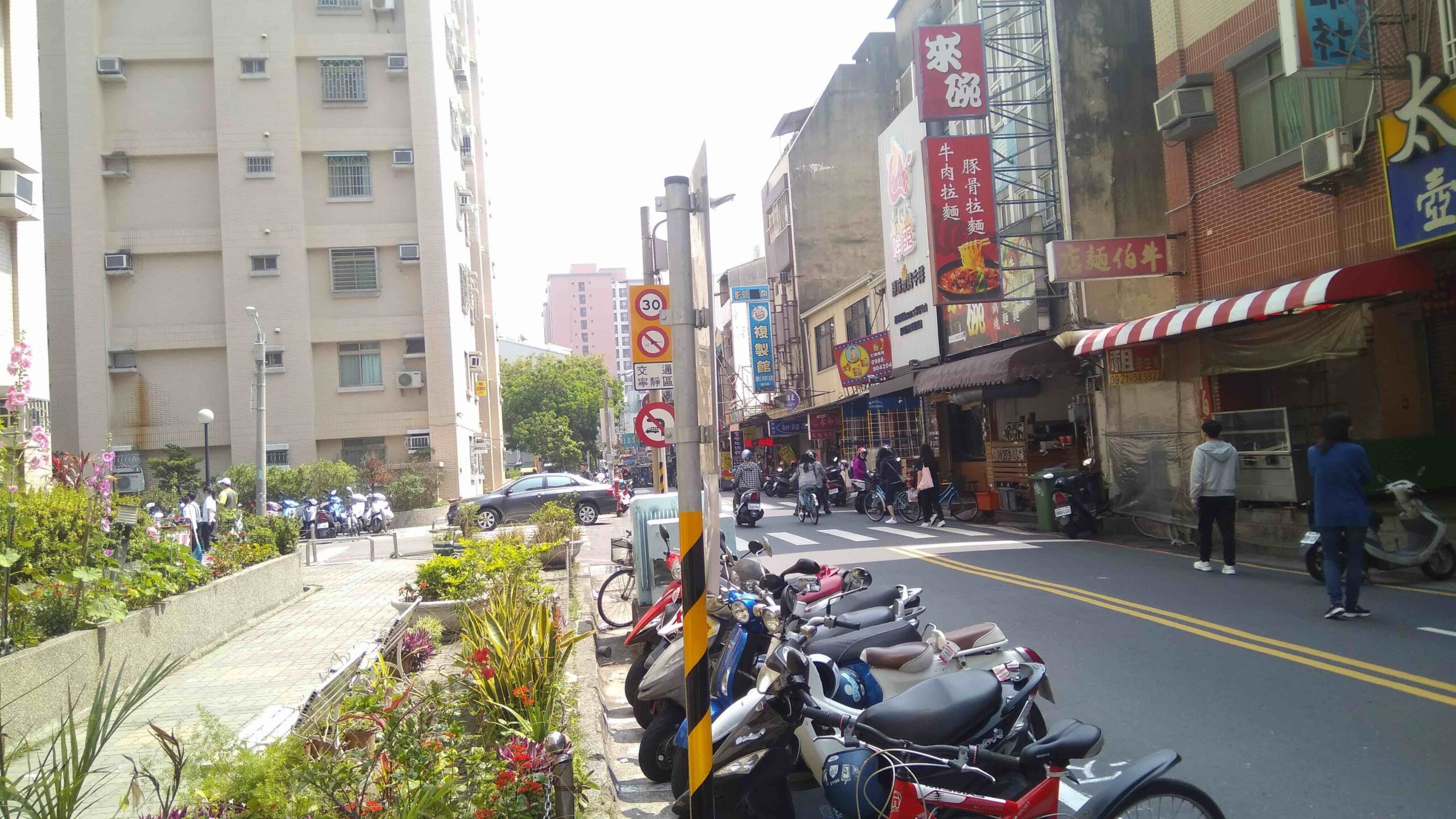 台湾大学周辺は学生街の夜市やスニーカーアウトレットあり！